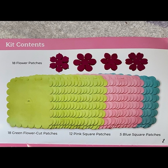 Make Your Own FLEECE FLOWER BLANKET --- No sewing required ! - Picture 2 of 10